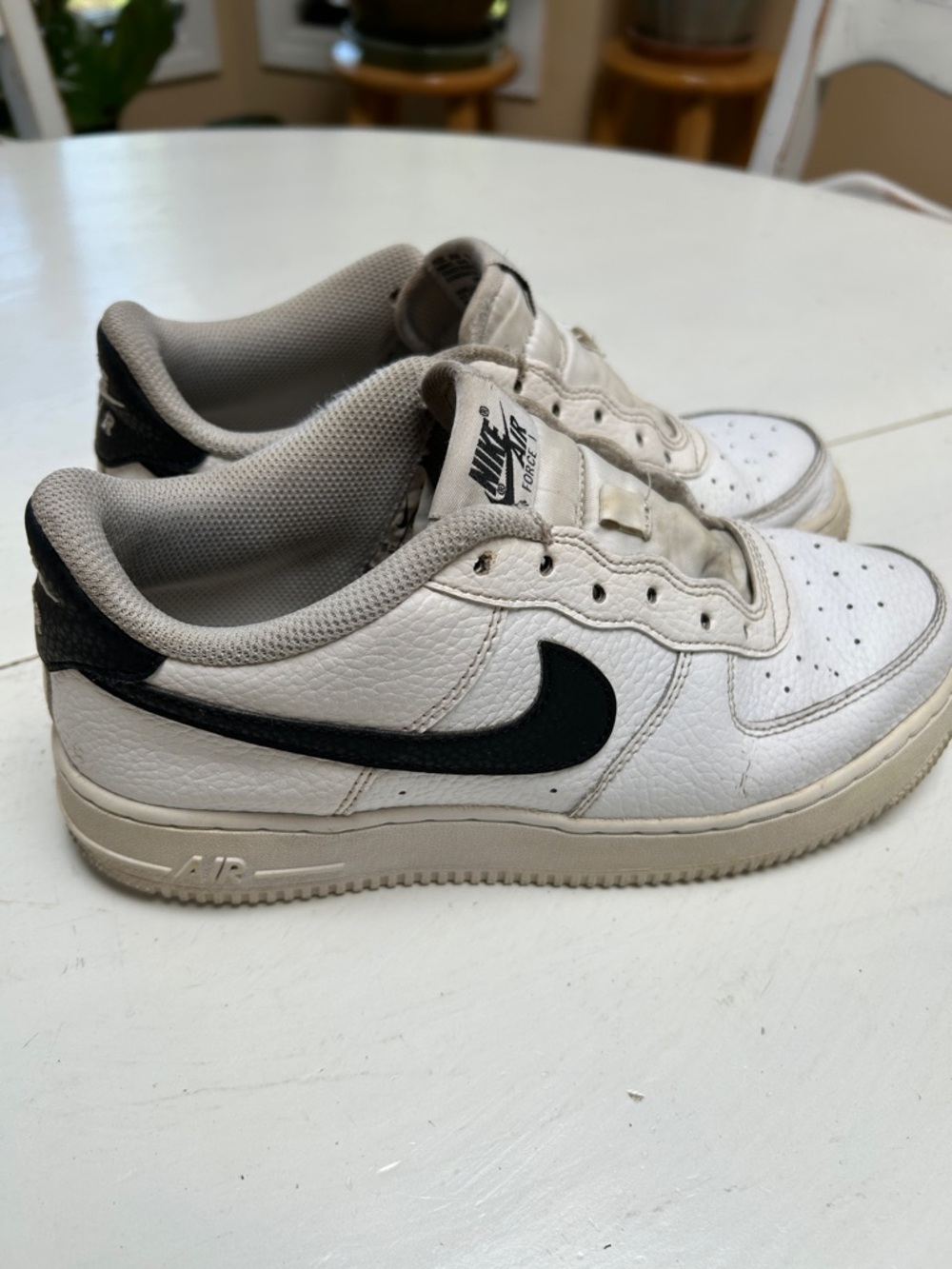 Nike White Low-Top Sneakers with Black Swoosh 5.5 Youth, 7-7.5 women